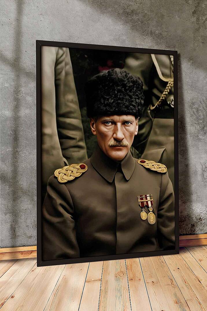 Atatürk Portresi Kalpaklı Askeri Üniforma Çerçeveli Tablo Ofis İşyeri Salon Tablosu - 4