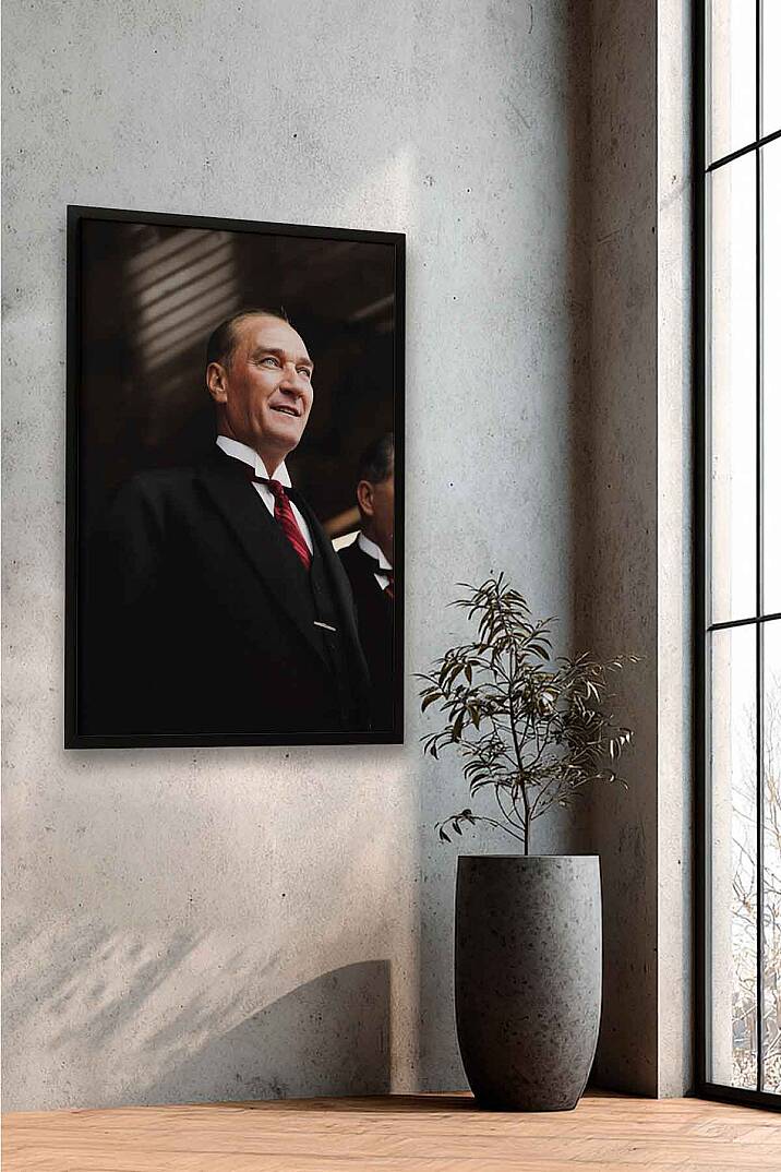 Mustafa Kemal Atatürk Gülümseyen Portre Çerçeveli Tablo Ofis İşyeri ve Salon Tablosu - 3