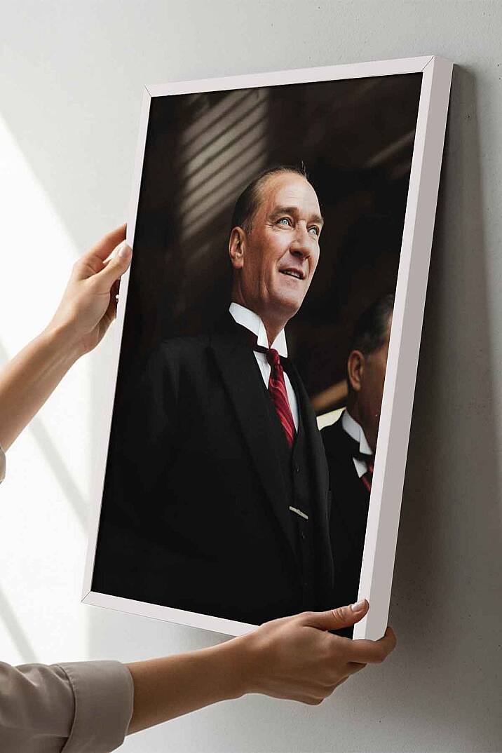 Mustafa Kemal Atatürk Gülümseyen Portre Çerçeveli Tablo Ofis İşyeri ve Salon Tablosu - 8