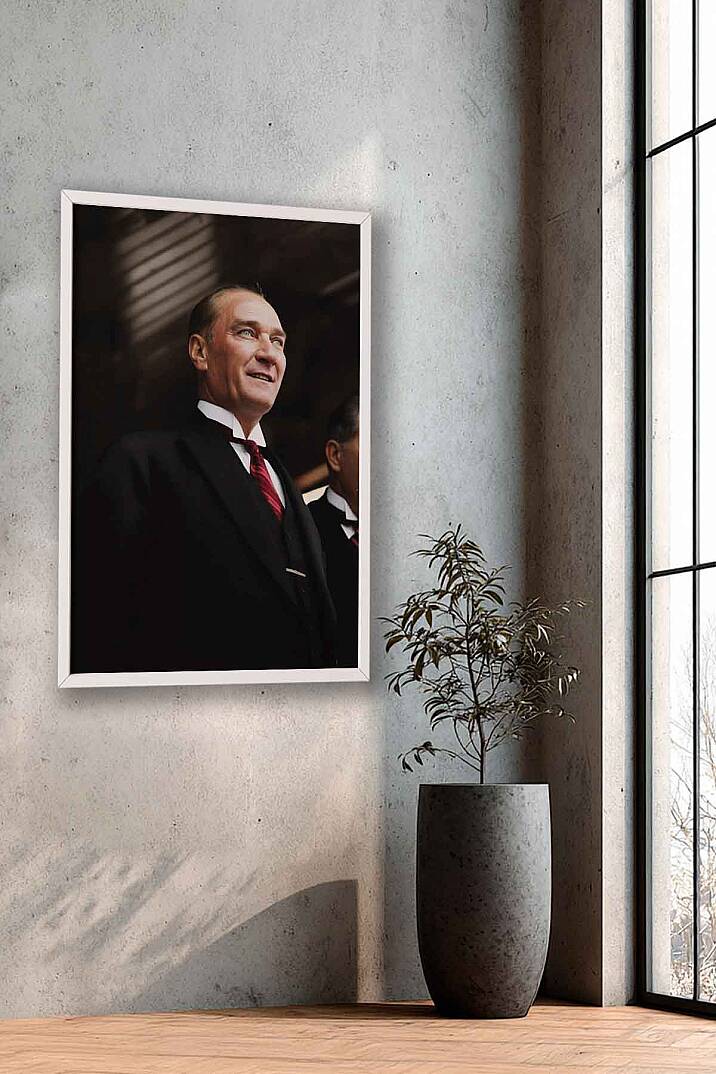 Mustafa Kemal Atatürk Gülümseyen Portre Çerçeveli Tablo Ofis İşyeri ve Salon Tablosu - 9